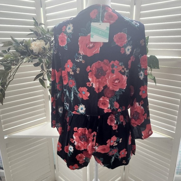 UMGEE NEW RED/BLACK FLORAL ROMPER SIZE MED - Picture 7 of 7